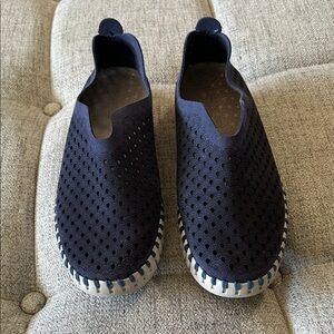 LLSE JACOBSON BLUE SLIPON FLAIT TULIP DETAILING CASUAL SNEAKERS SZ 37